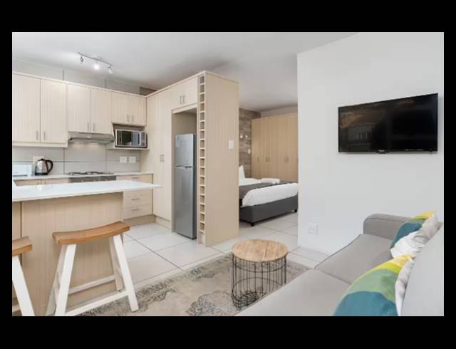 0.5 BEDROOM APARTMENT SOLD IN SEA POINT